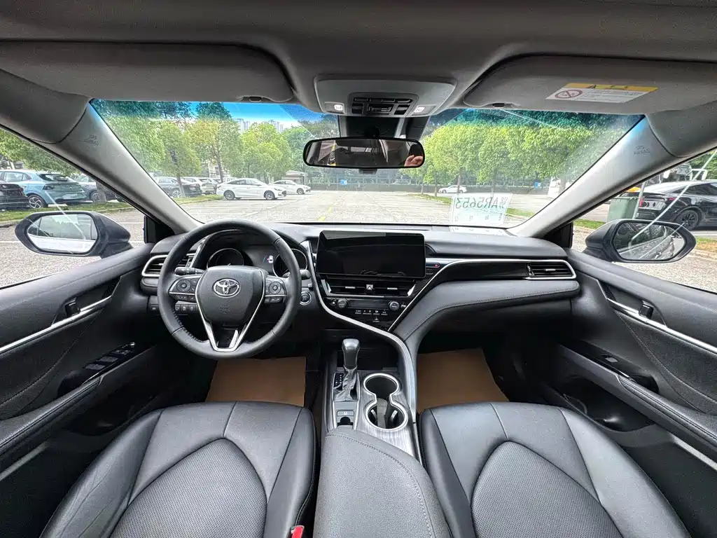 Toyota Camry 2023 — фото 6
