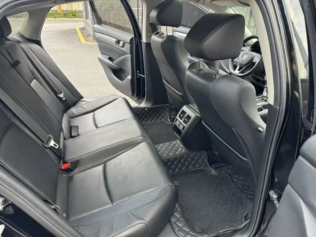 Honda Accord 2022 — фото 13