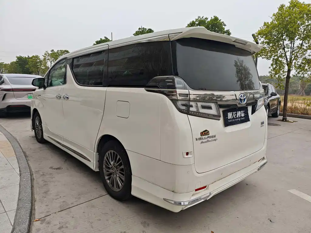 Toyota Vellfire 2022 — фото 8