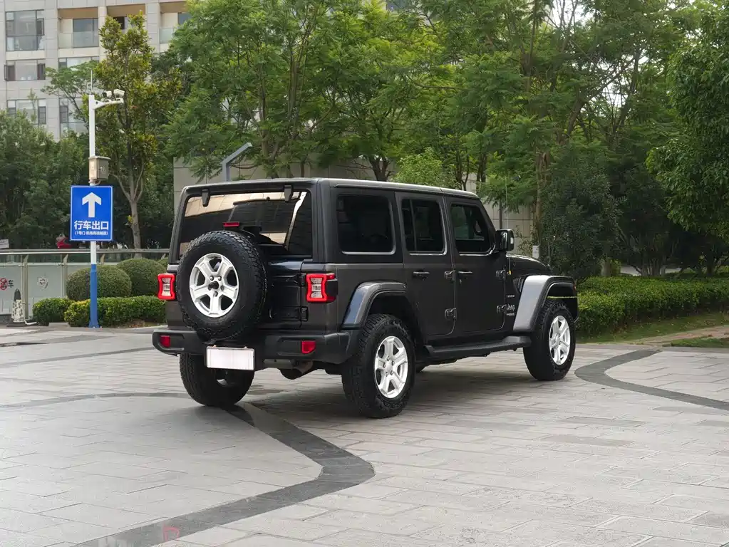 Jeep Wrangler 2018 — фото 12