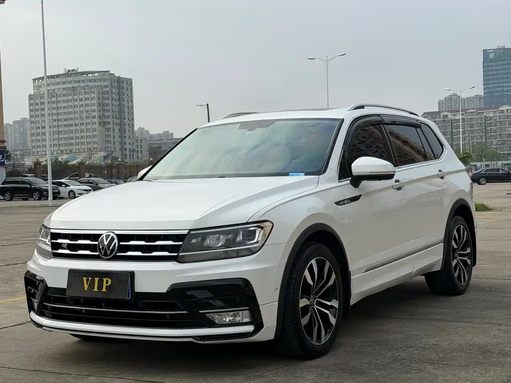 Volkswagen Tiguan L 2020 — фото 1