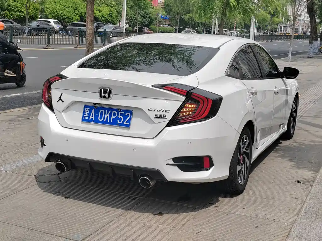 Honda Civic 2018 — фото 4