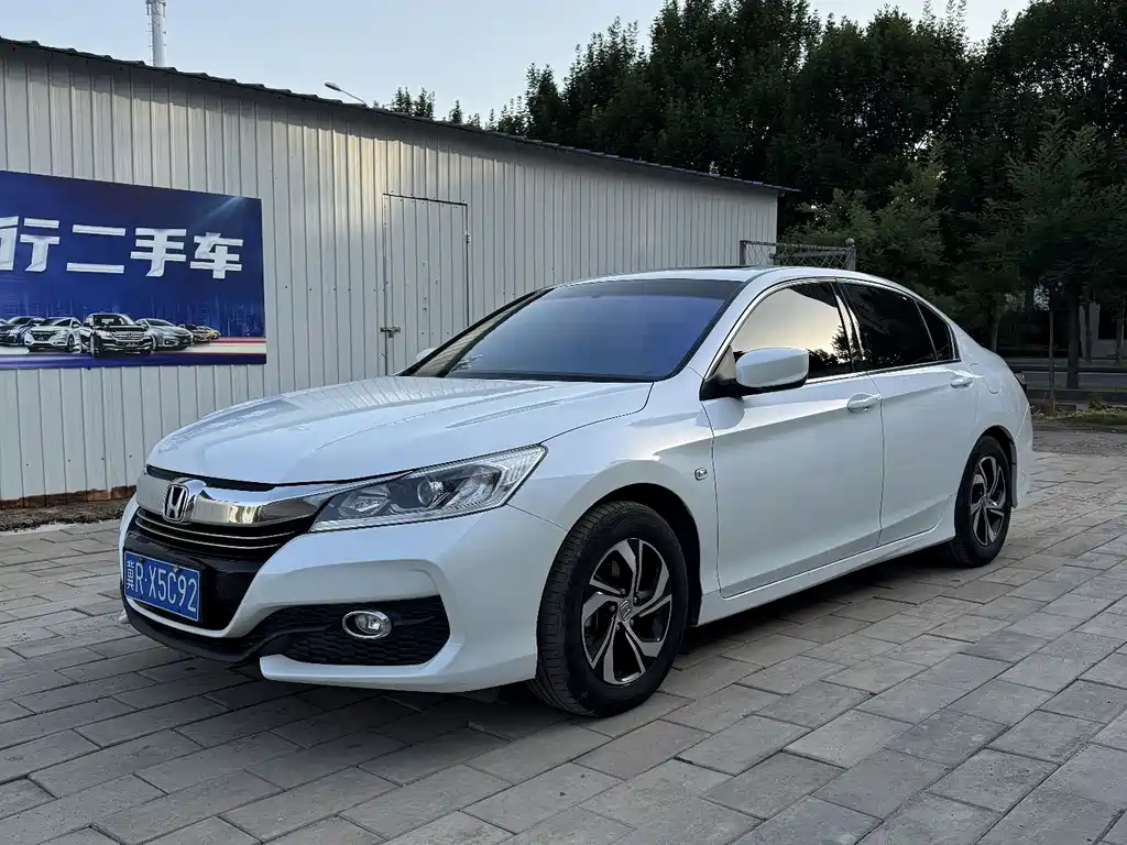Honda Accord 2016 — фото 1