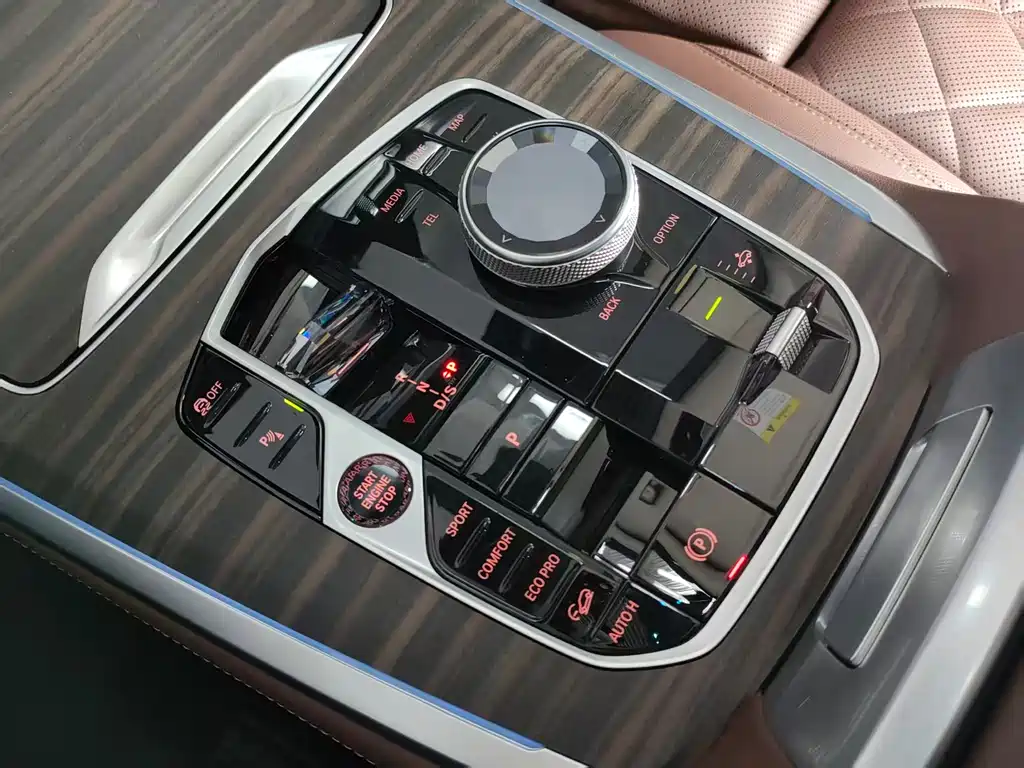 BMW X7 2025 — фото 18