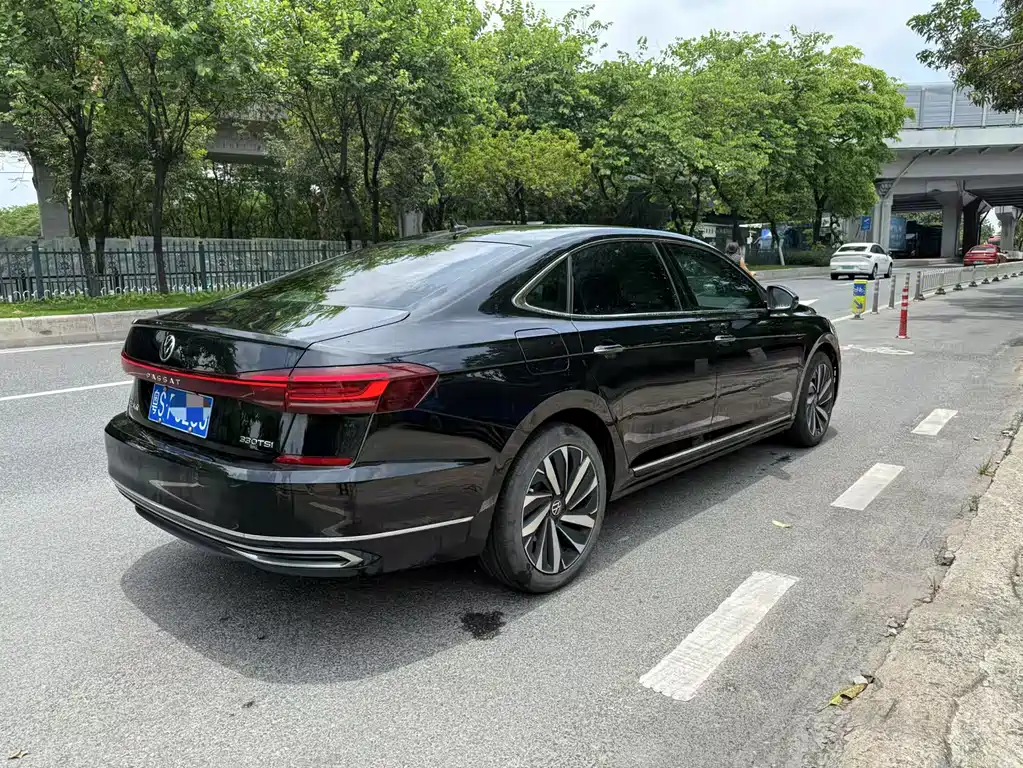 Volkswagen Passat 2023 — фото 6