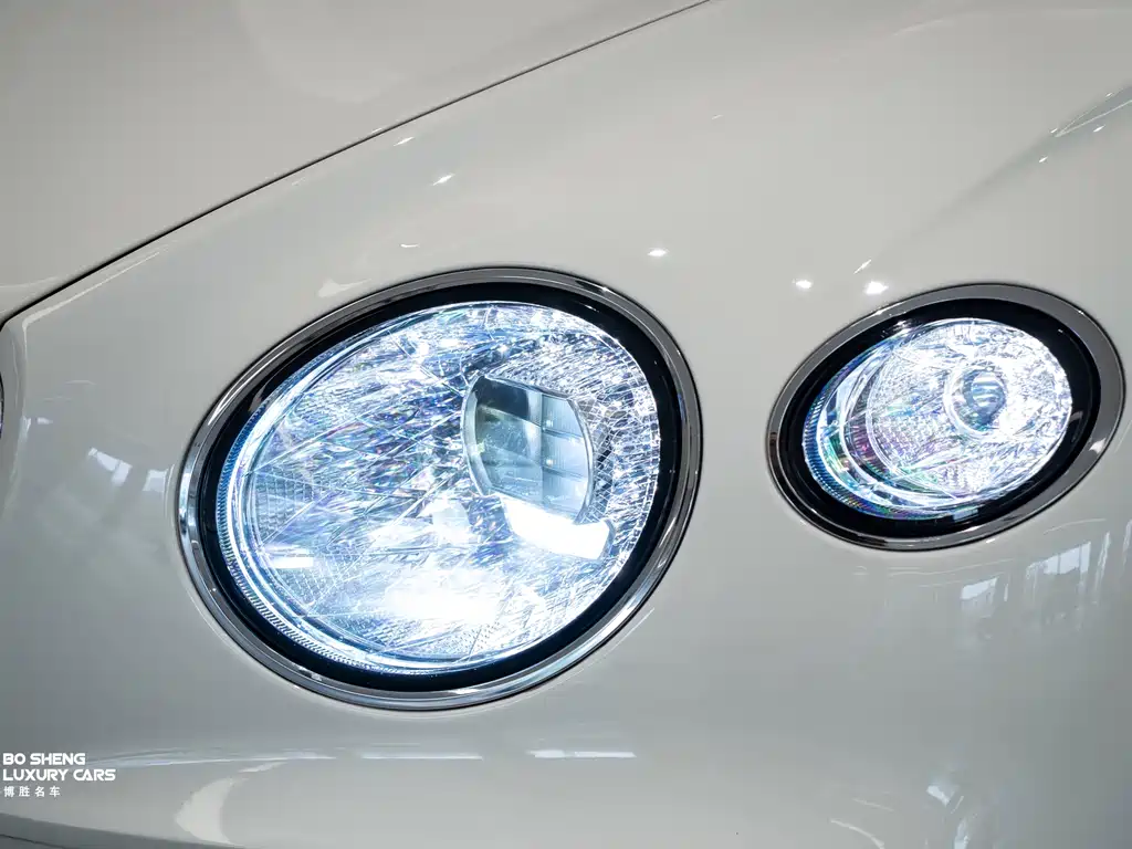 Bentley Continental 2020 — фото 16