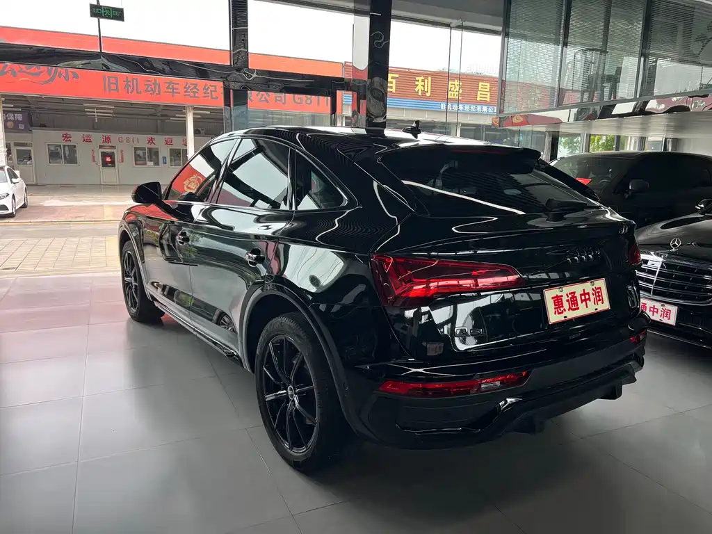 Audi Q5L Sportback 2022 — фото 15