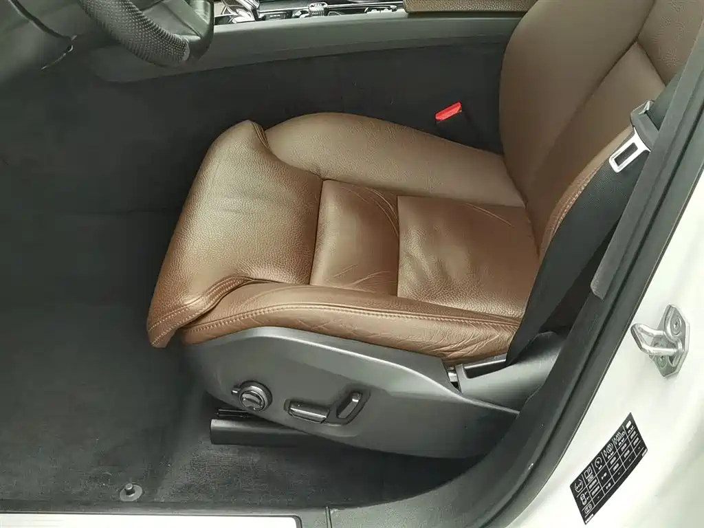 Volvo XC60 2022 — фото 20