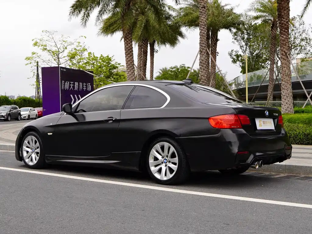 BMW 3 Series 2011 — фото 11