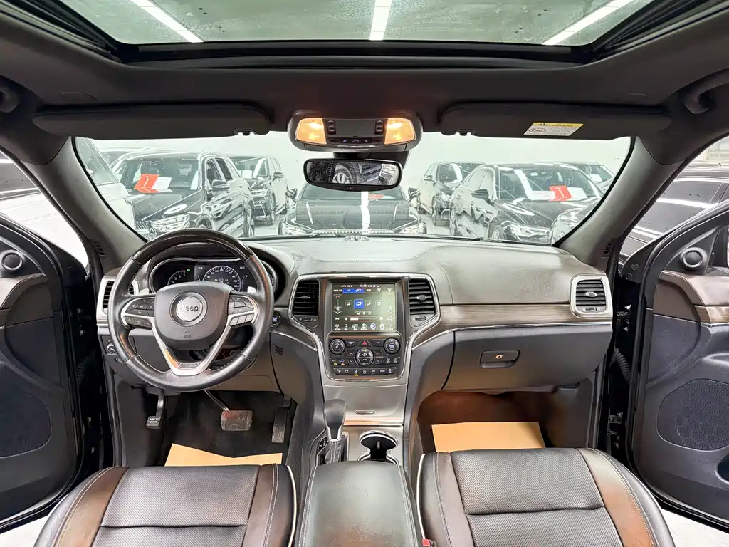 Jeep Grand Cherokee 2018 — фото 9