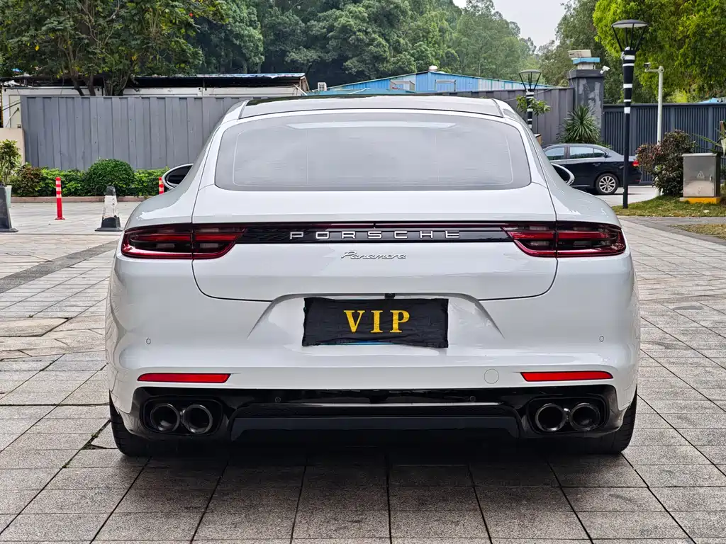 Porsche Panamera 2018 — фото 16
