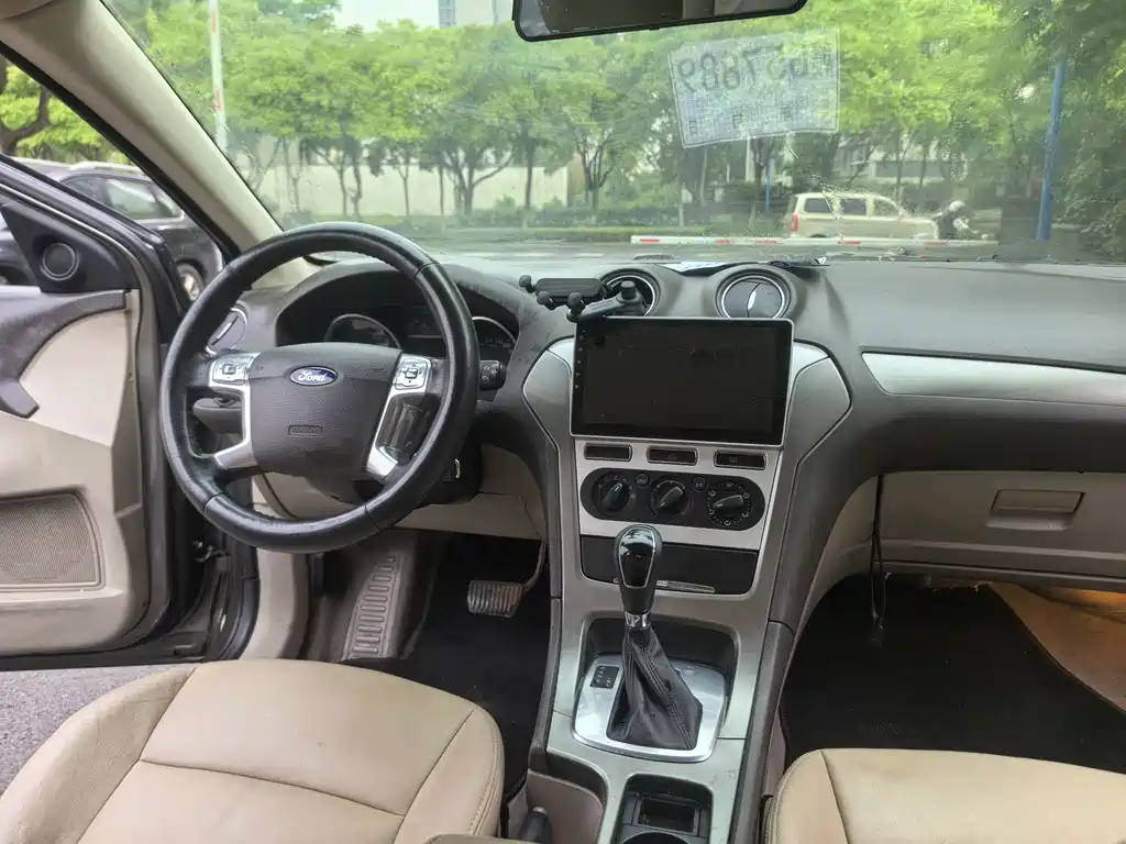 Ford Mondeo 2013 — фото 11