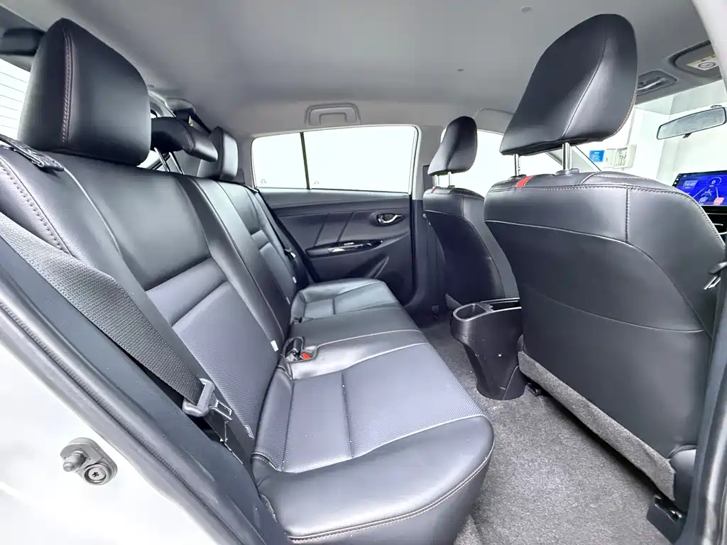 Toyota Yaris L 2022 — фото 11