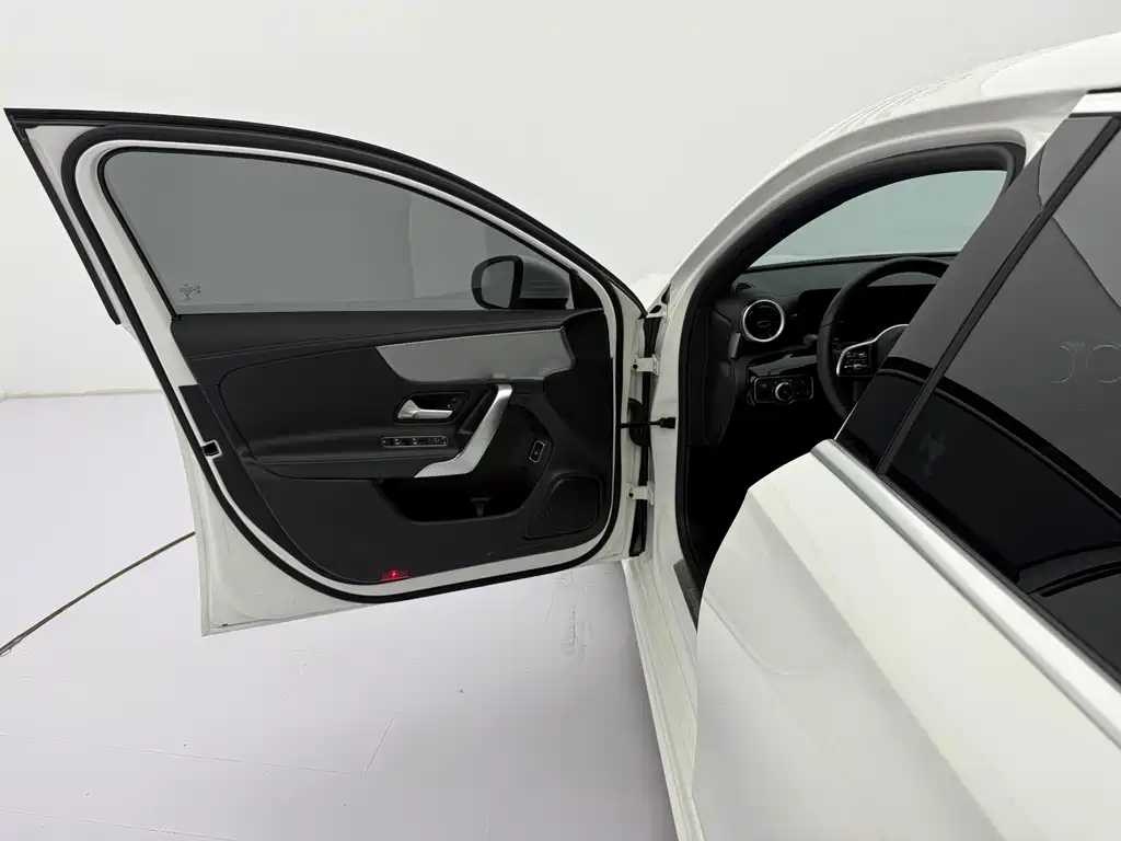 Mercedes-Benz A-Class 2023 — фото 21