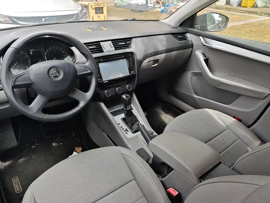 Skoda Octavia 2014 — фото 12