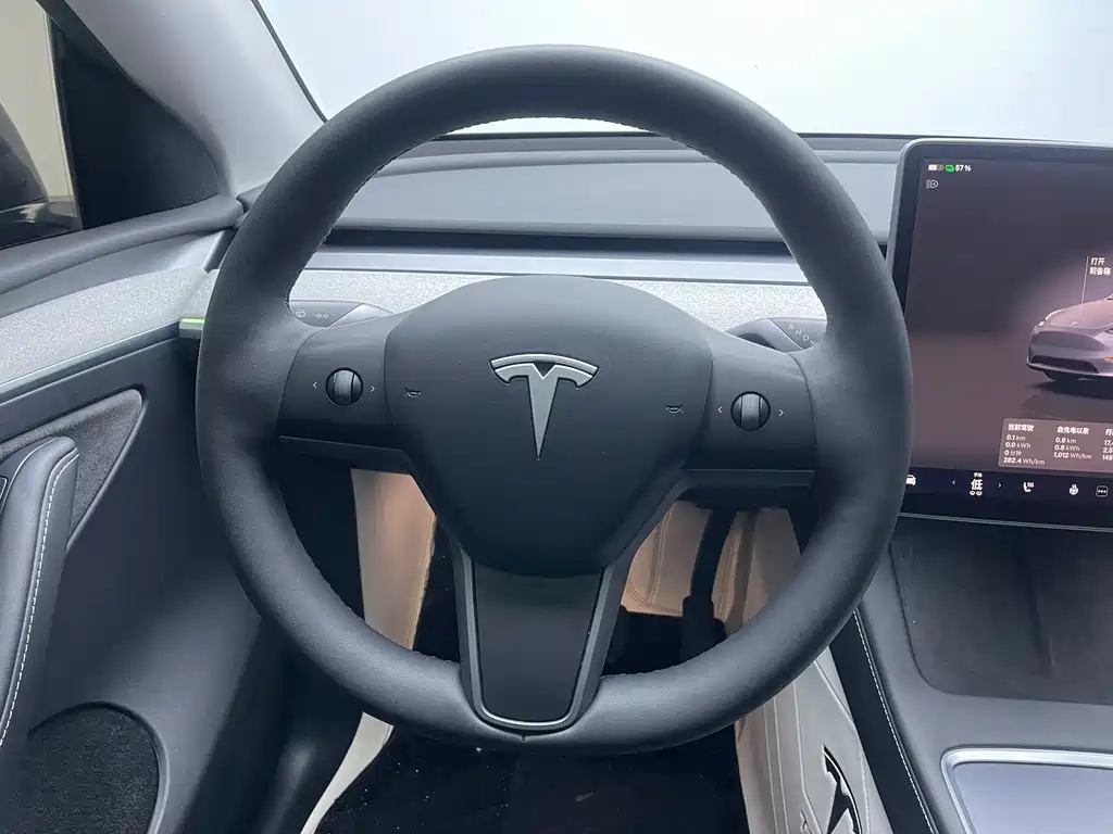 Tesla Model Y 2024 — фото 12