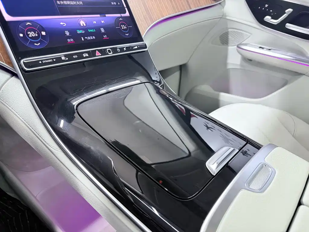 Mercedes-Benz EQE SUV 2023 — фото 19