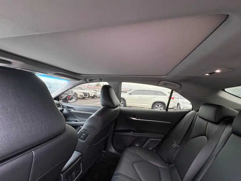 Toyota Camry 2023 — фото 13