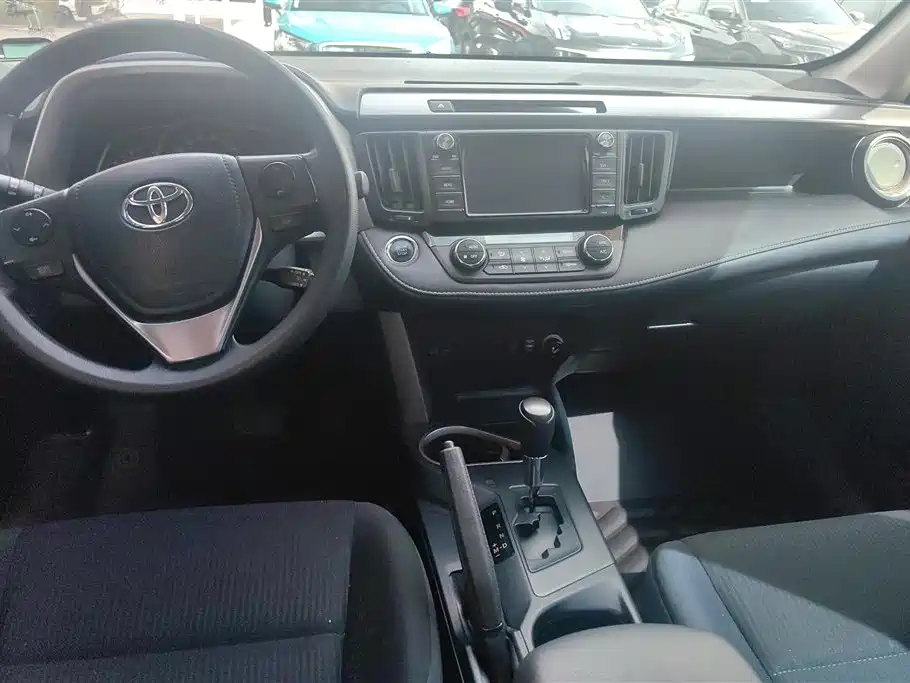 Toyota RAV4 2016 — фото 13