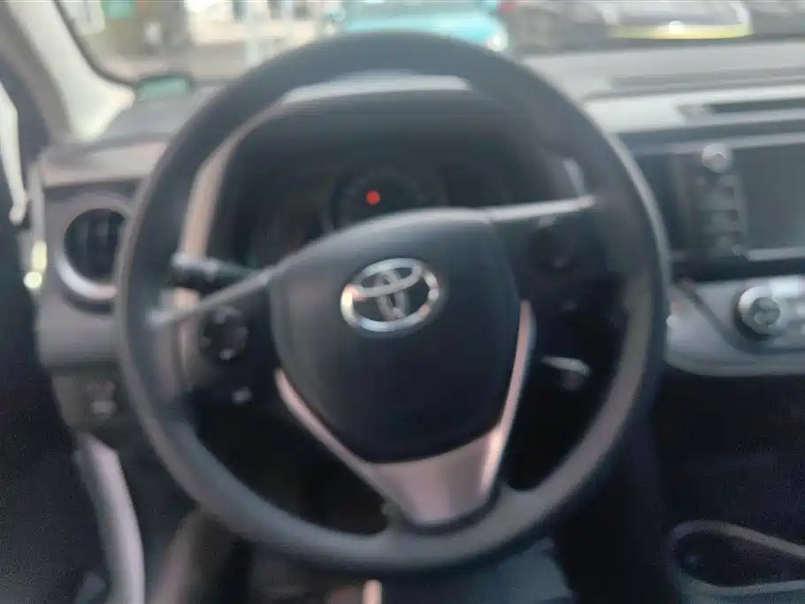 Toyota RAV4 2016 — фото 15