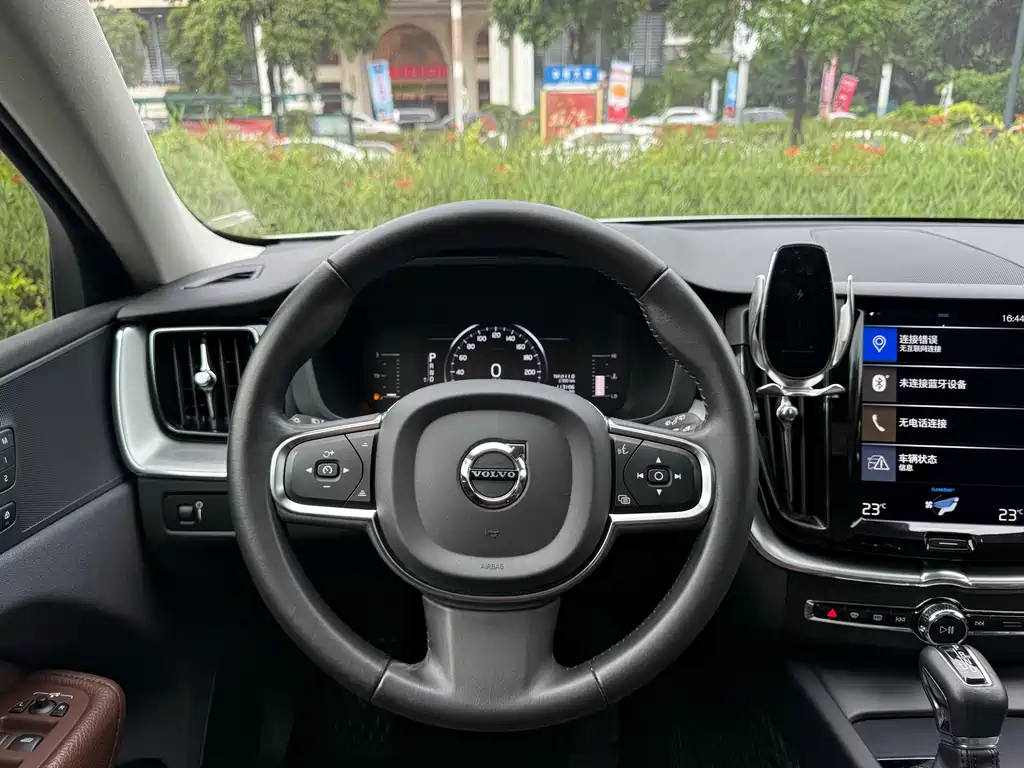 Volvo XC60 2019 — фото 15