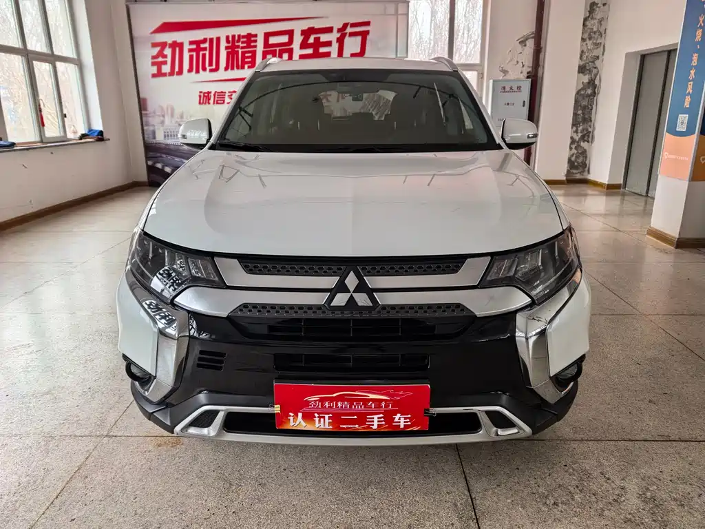 Mitsubishi Outlander 2019 — фото 3