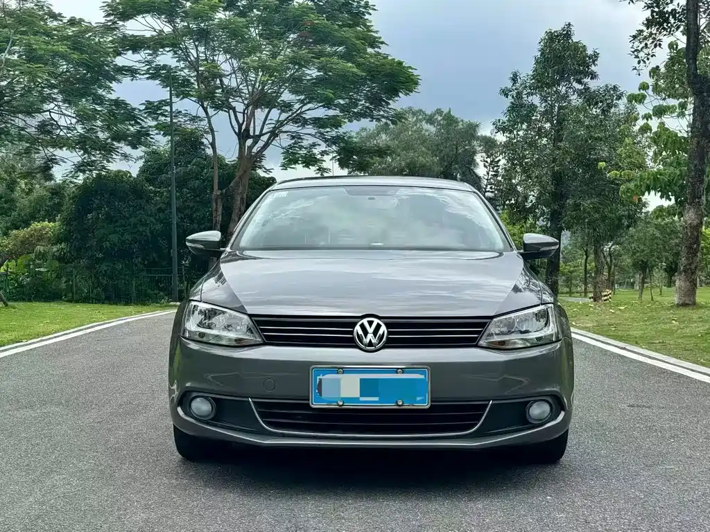 Volkswagen Sagitar 2013