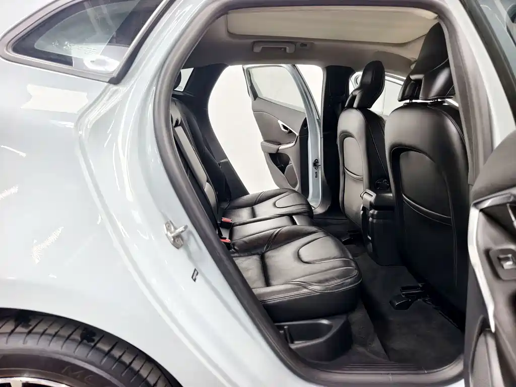 Volvo V40 2016 — фото 16