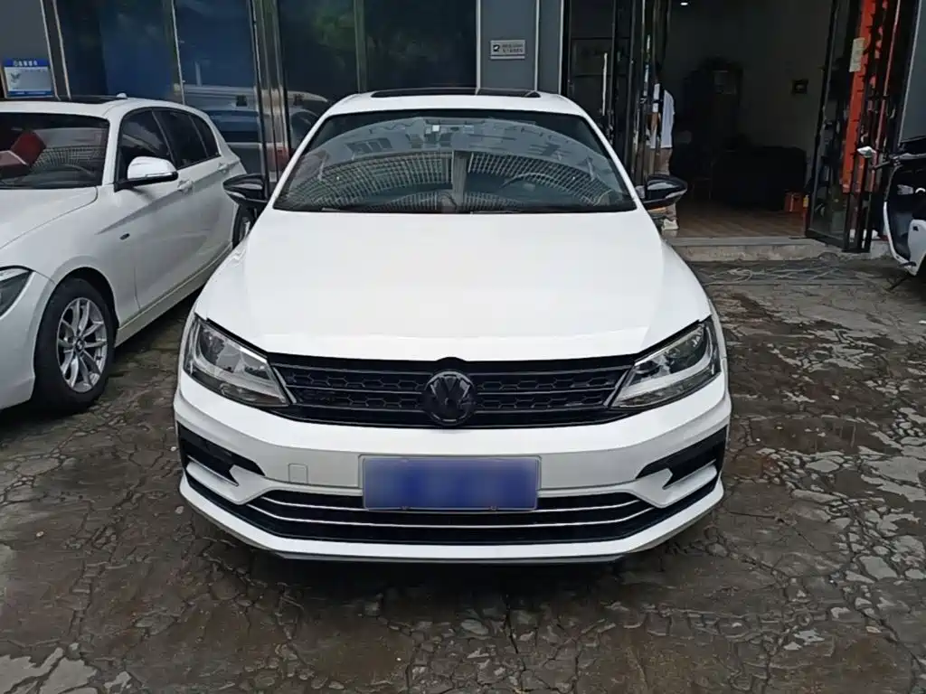Volkswagen Sagitar 2016