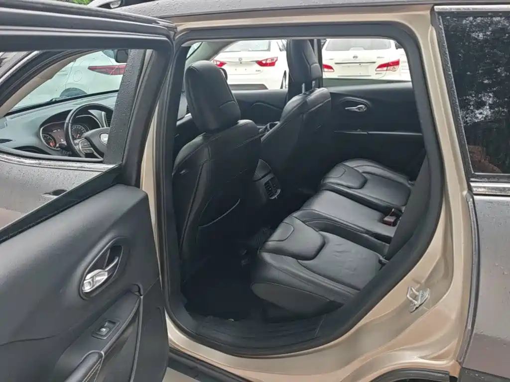Jeep Cherokee 2015 — фото 17