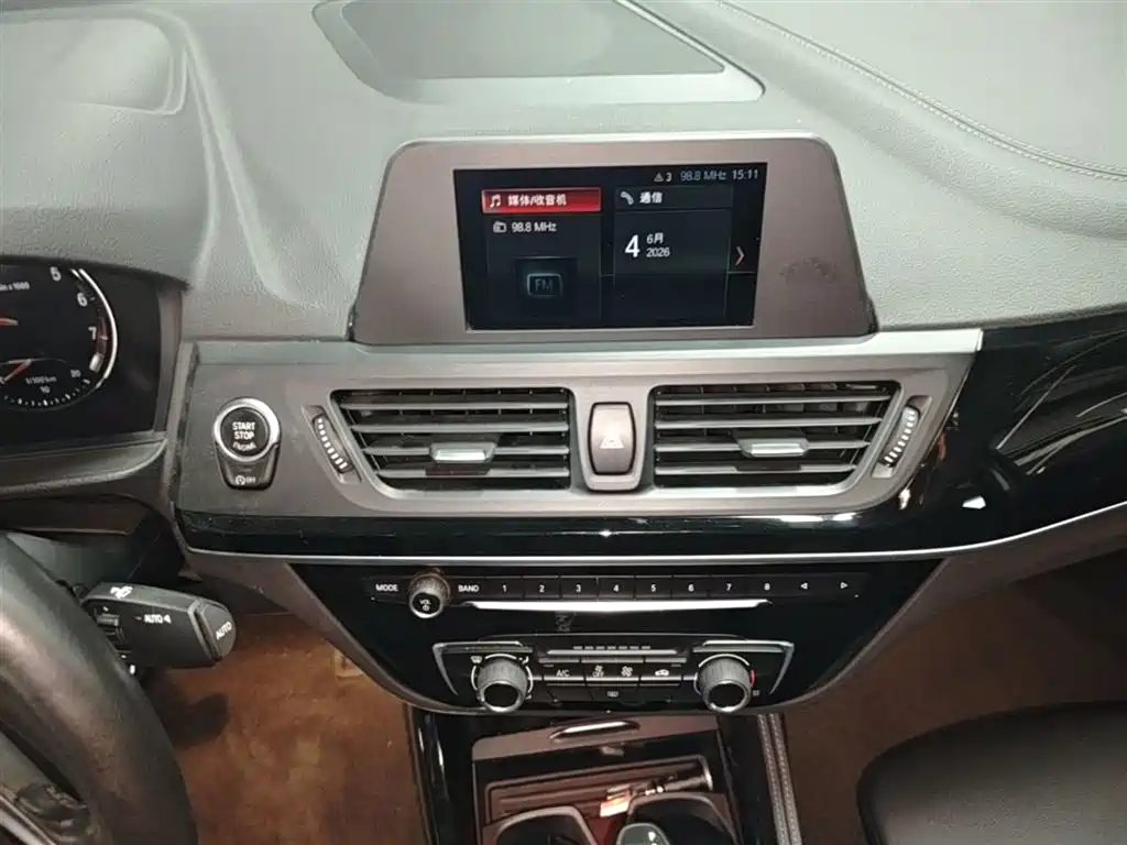 BMW 1 Series 2018 — фото 13