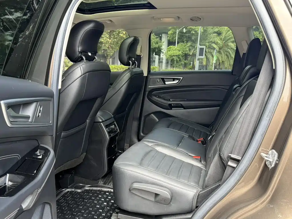 Ford Edge 2018 — фото 16
