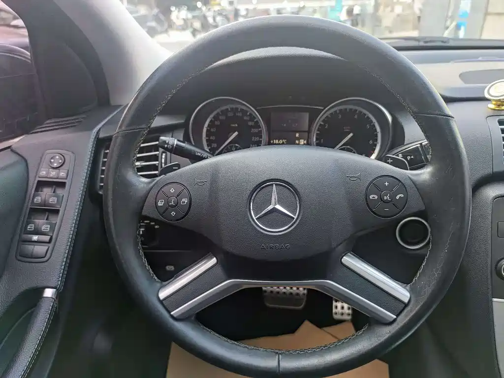 Mercedes-Benz R-Class 2017 — фото 12