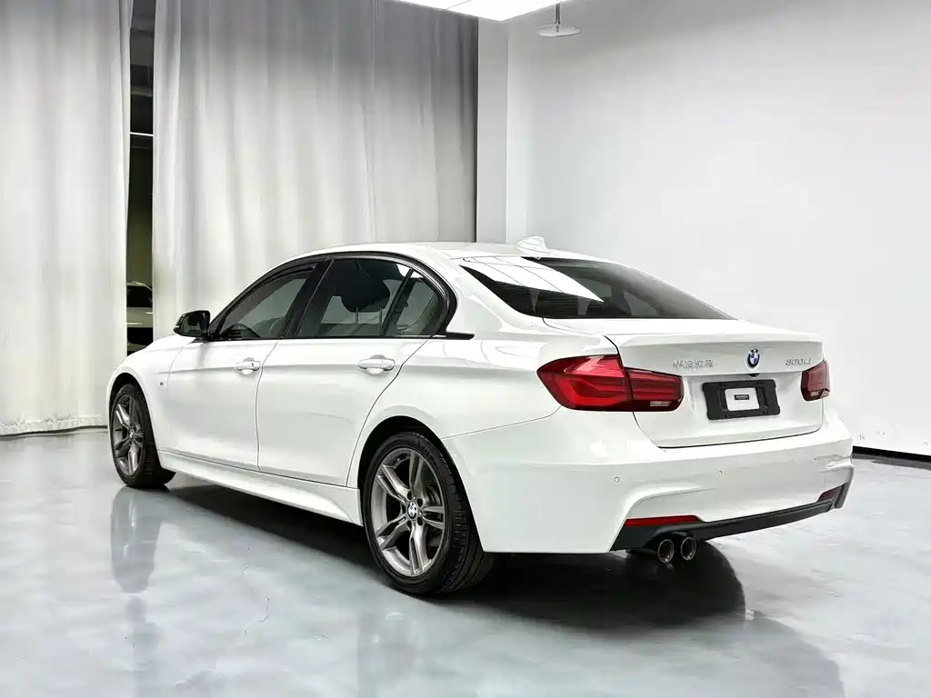 BMW 3 Series 2018 — фото 9