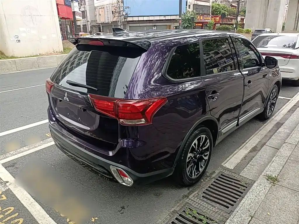 Mitsubishi Outlander 2021 — фото 7