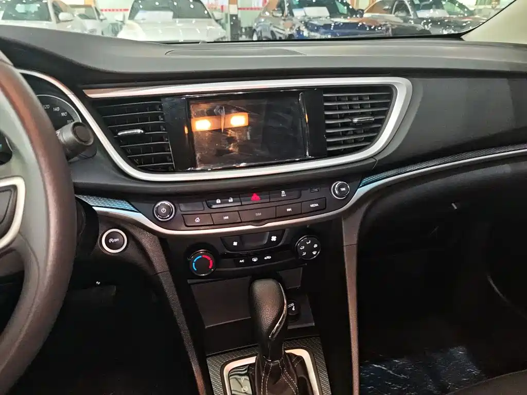 Buick Excelle 2022 — фото 15