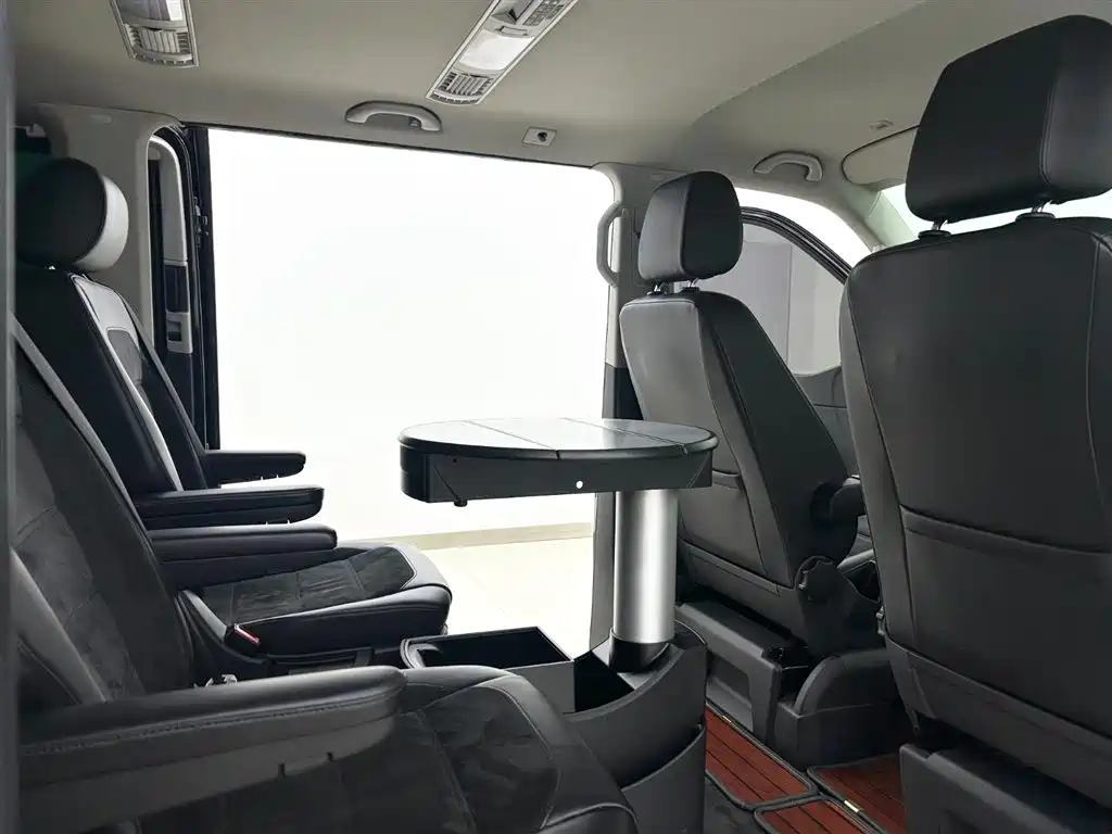 Volkswagen Multivan 2018 — фото 17