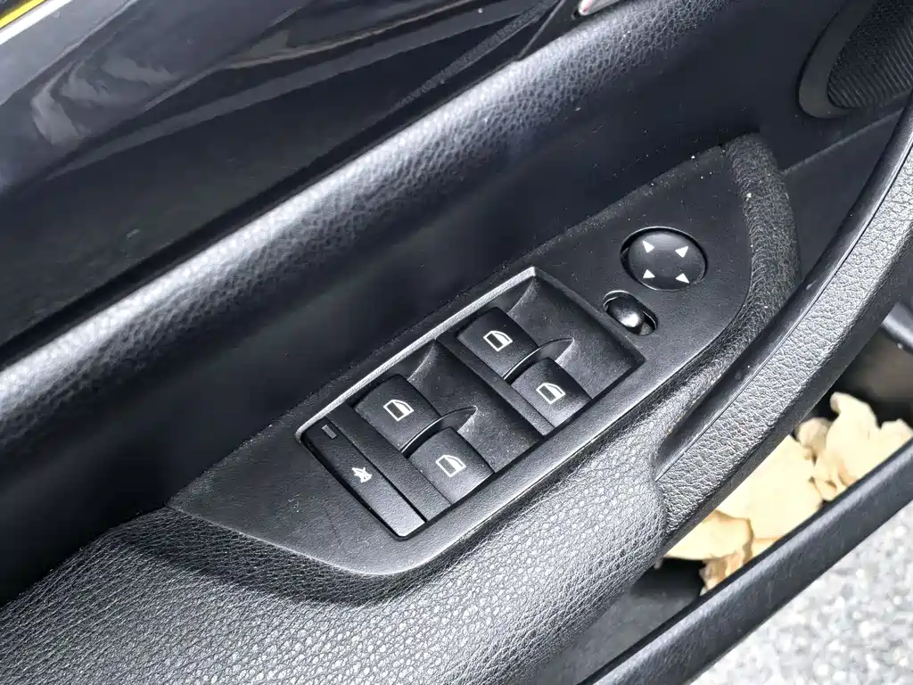 BMW X1 2015 — фото 18