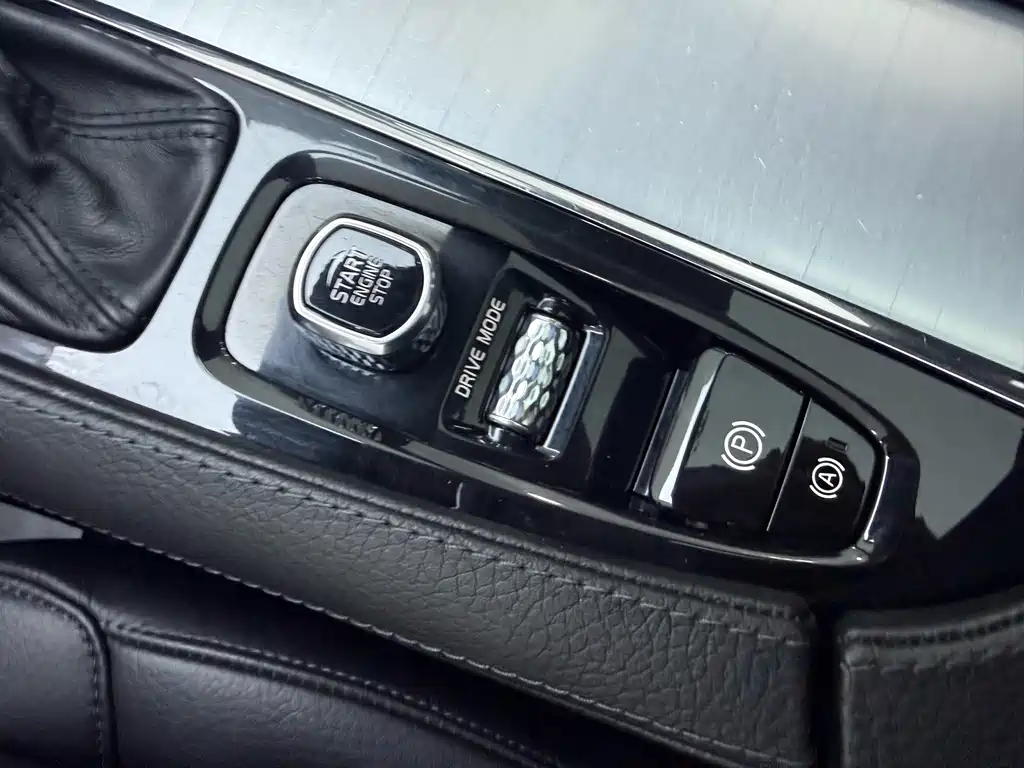 Volvo XC90 2017 — фото 17
