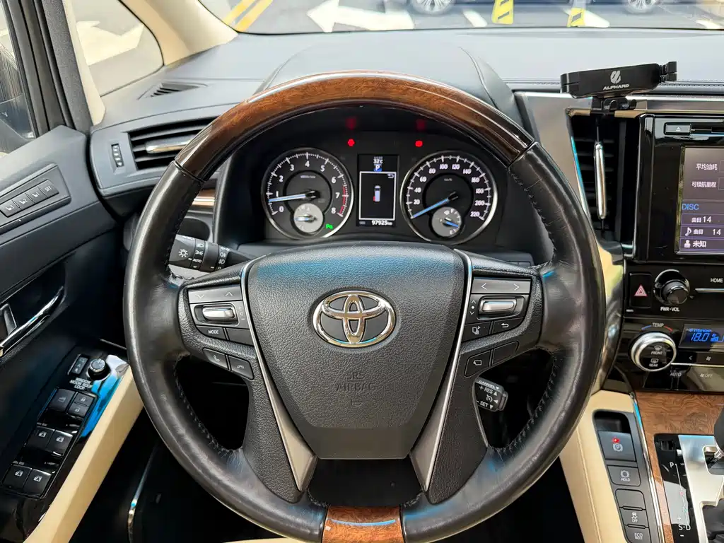 Toyota Alphard 2018 — фото 9