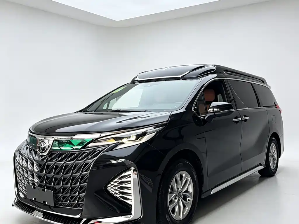 Toyota Granvia — фото 1
