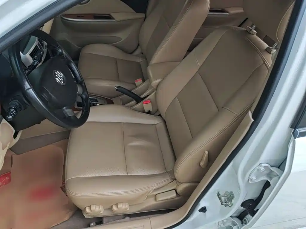 Buick Excelle 2015 — фото 15