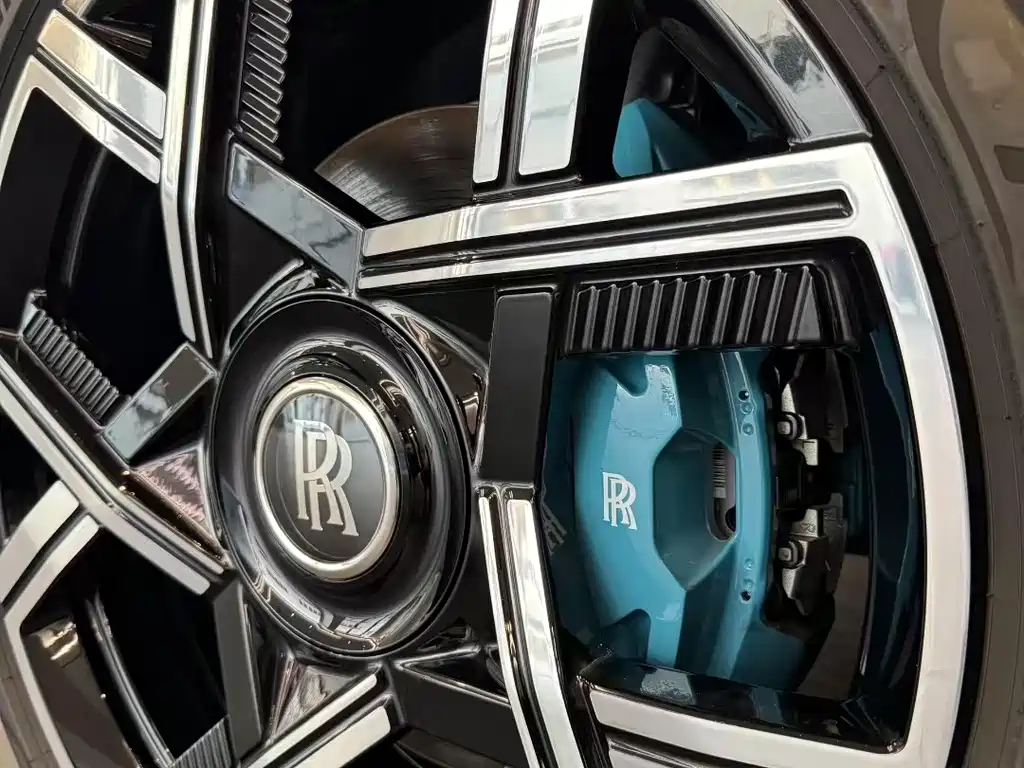 Rolls-Royce Cullinan — фото 8