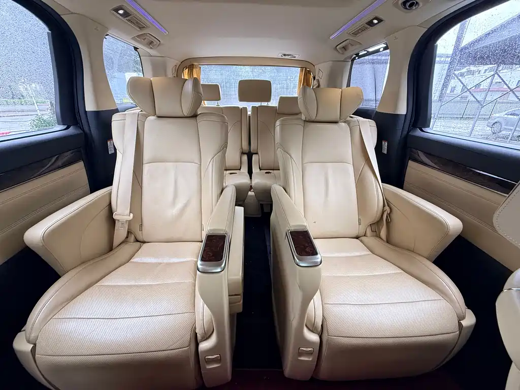 Toyota Alphard 2018 — фото 13