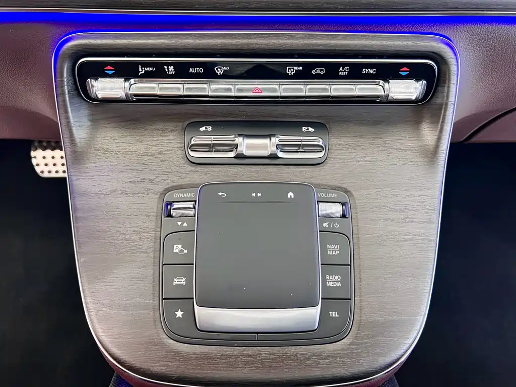 Mercedes-Benz V-Class 2025 — фото 17