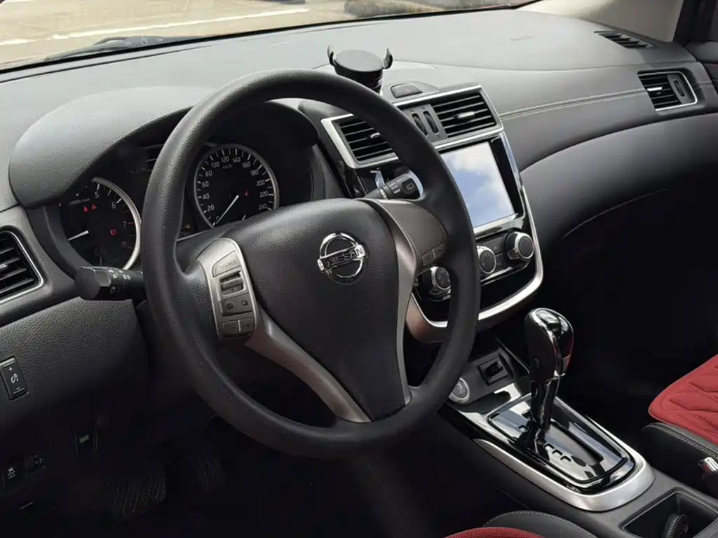 Nissan Tiida 2019 — фото 17