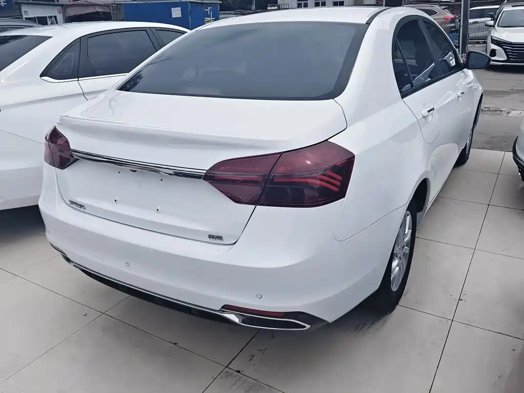 Geely Emgrand 2020 — фото 15