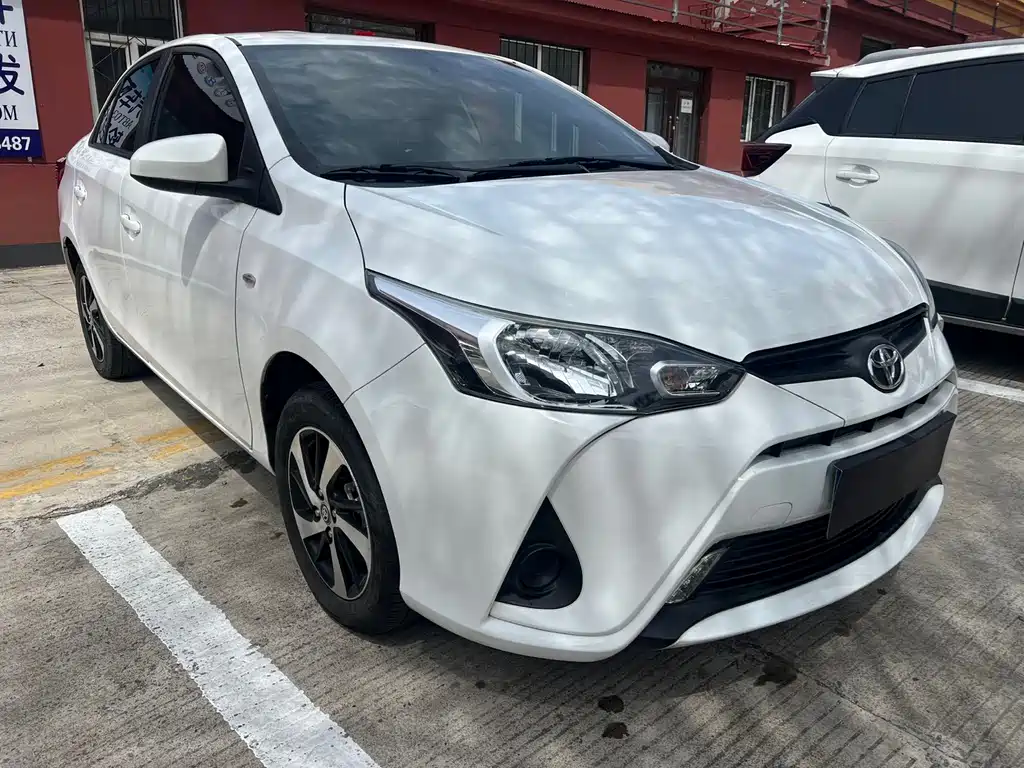 Toyota Yaris L 2022