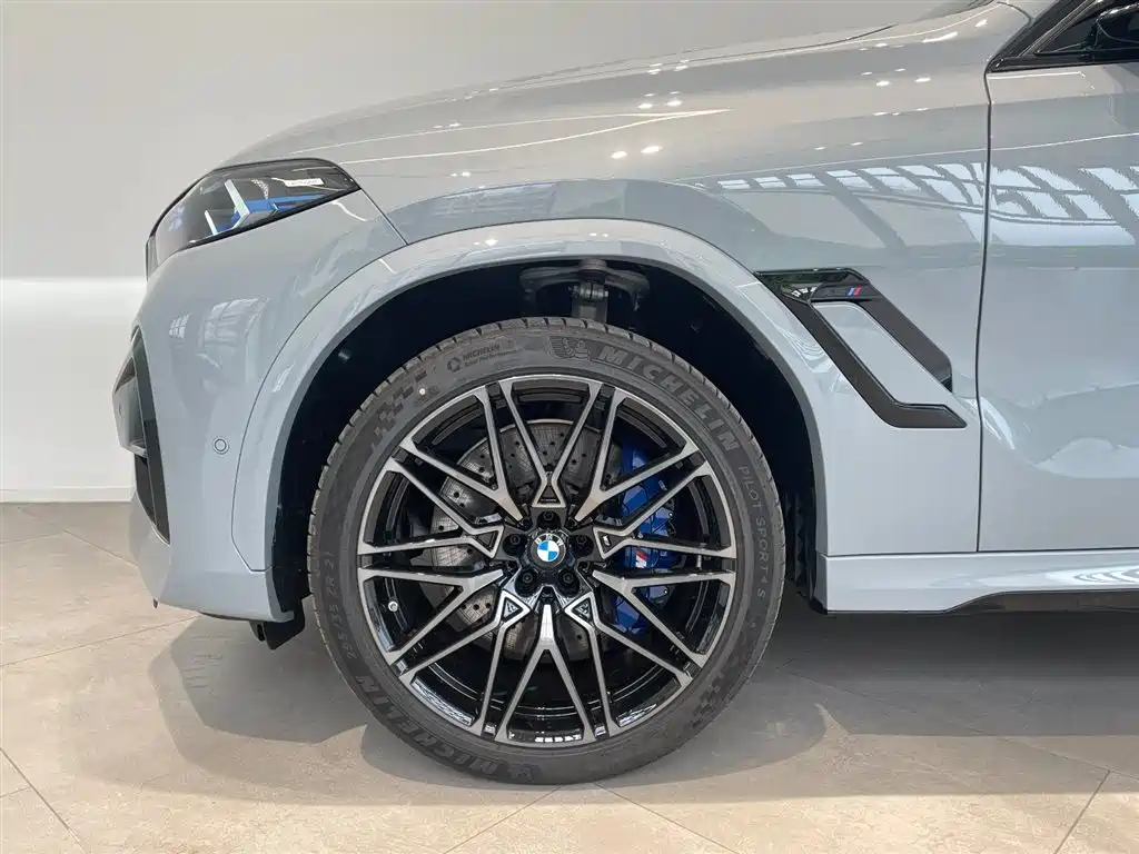BMW X6 M 2025 — фото 16