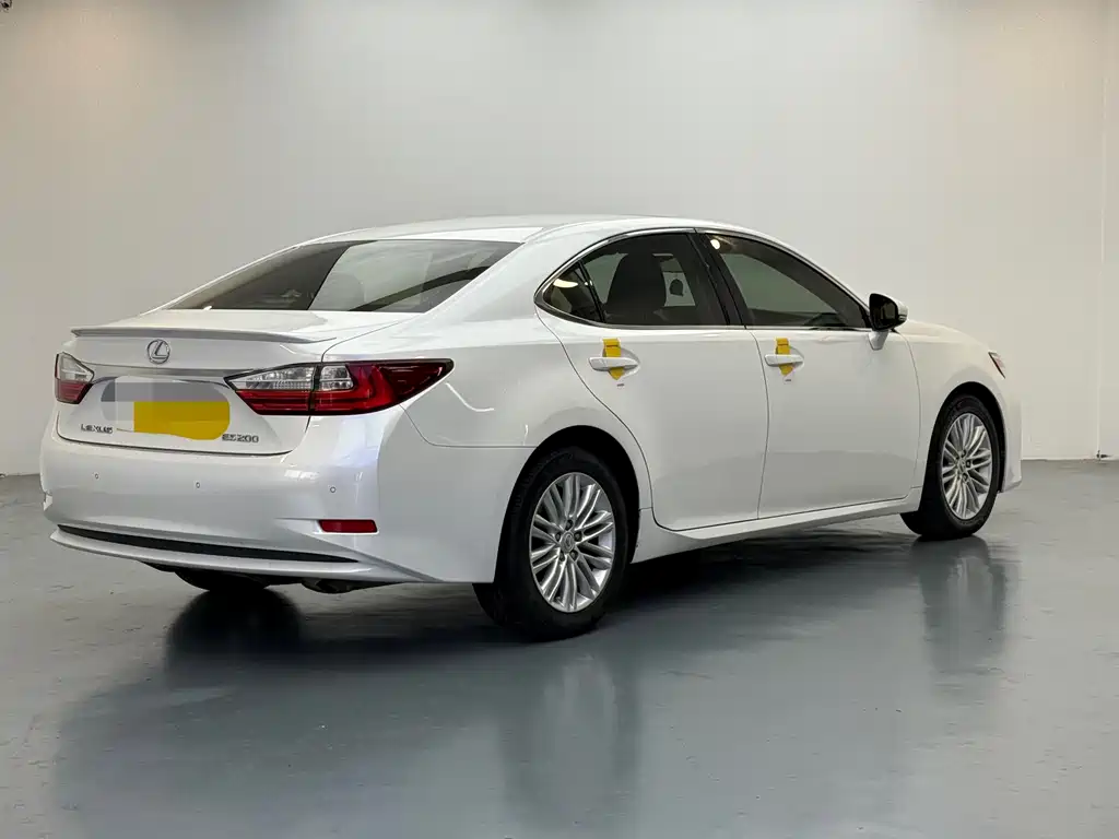 Lexus ES 2015 — фото 7